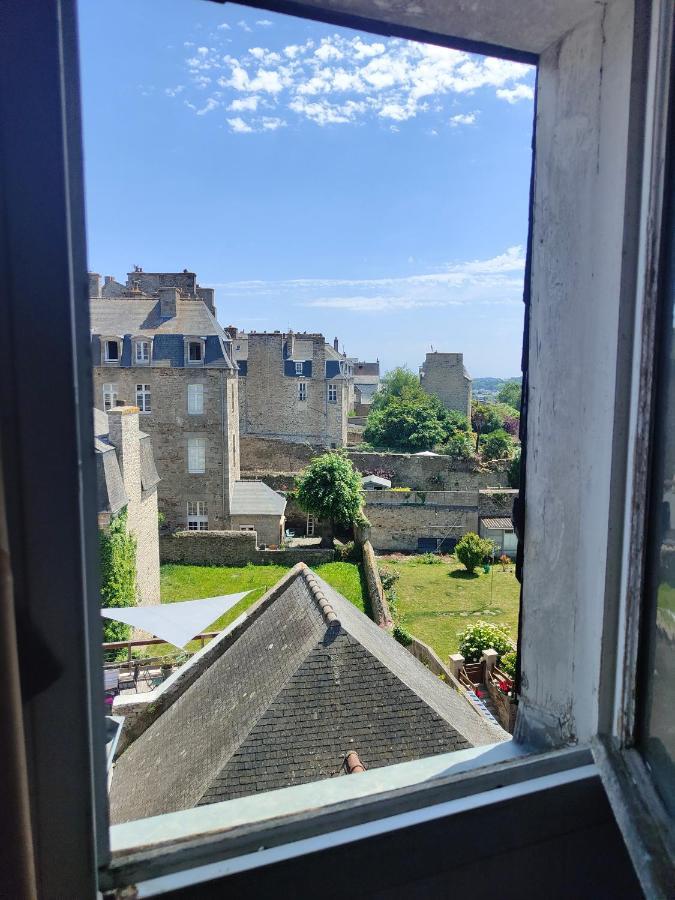 Ty Brigitte Apartment Динан Екстериор снимка